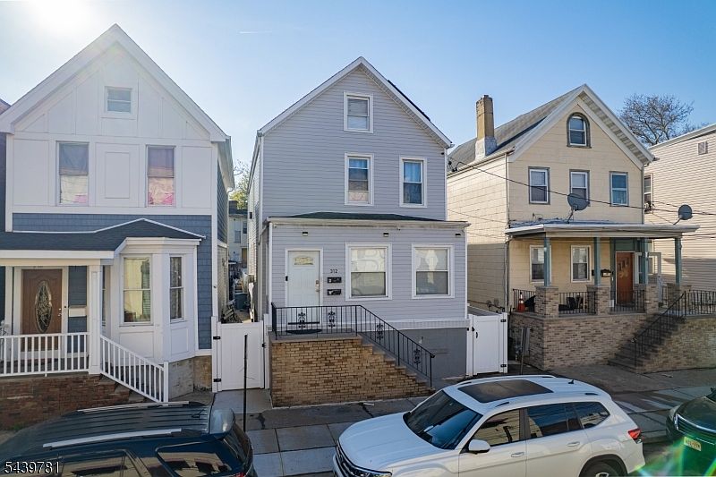 1st image of 312 S Spring St