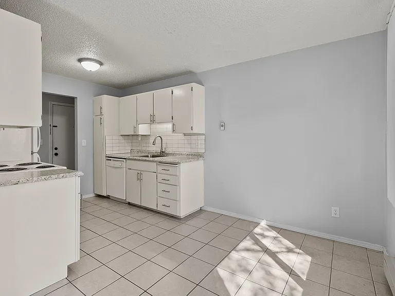 310 N Raymond Rd #D7 — Photo 7