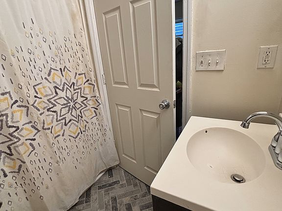 5th image of 514 Washington Ave #2
