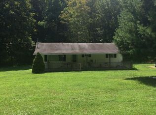 863 Peaceful Valley Dr, Cottageville, WV 25239