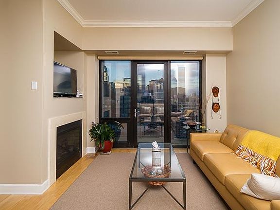 3rd image of 500 Grant St E #2708