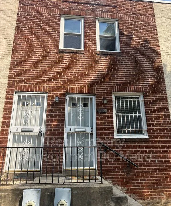 1924 E St NE #A