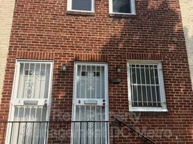 1924 E St NE