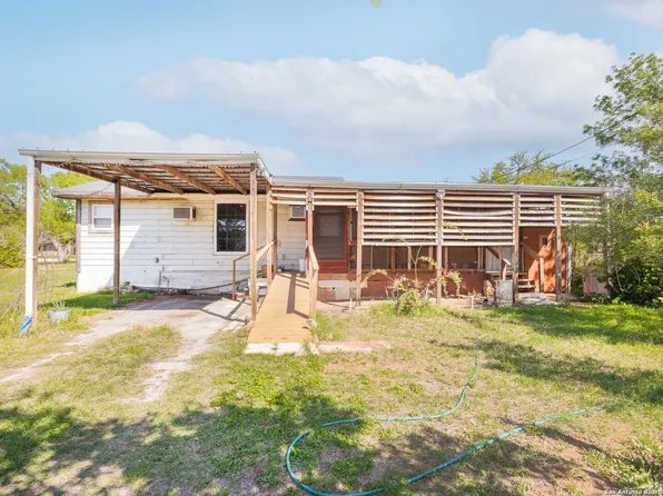 418 N Cedar, Pearsall, TX 78061