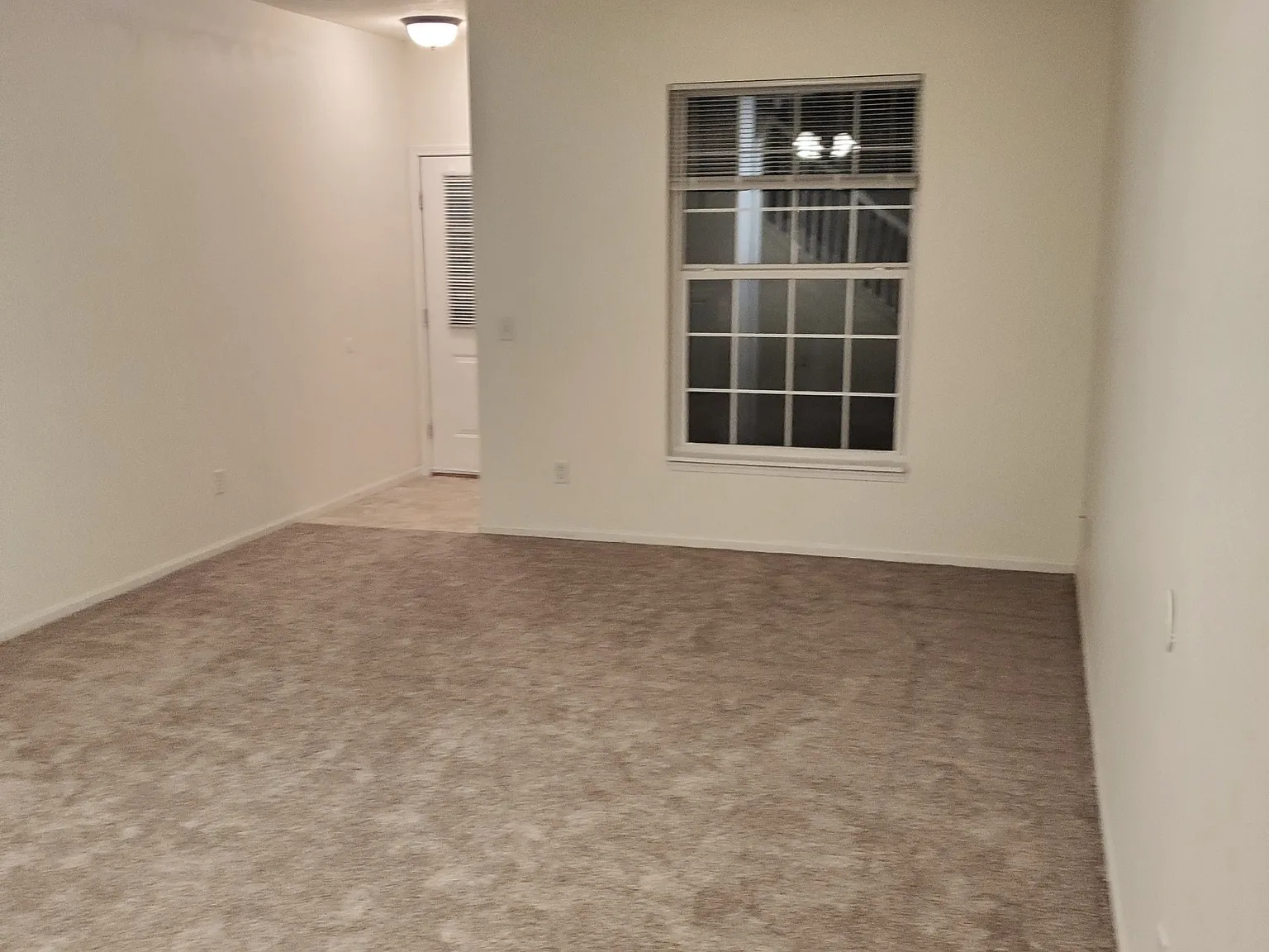 3 bed, 1.5 bath, 1300 sqft, $2,000 — Photo 4