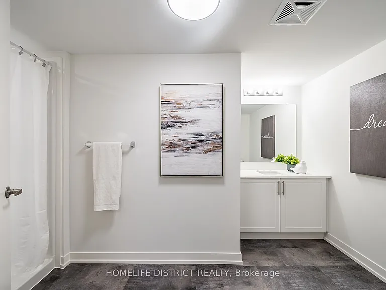 976 Simcoe St N #202 — Photo 10