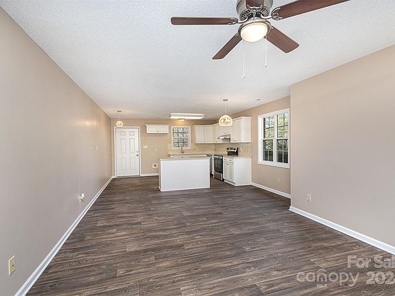 5th image of 401 S Ashe Ave #1