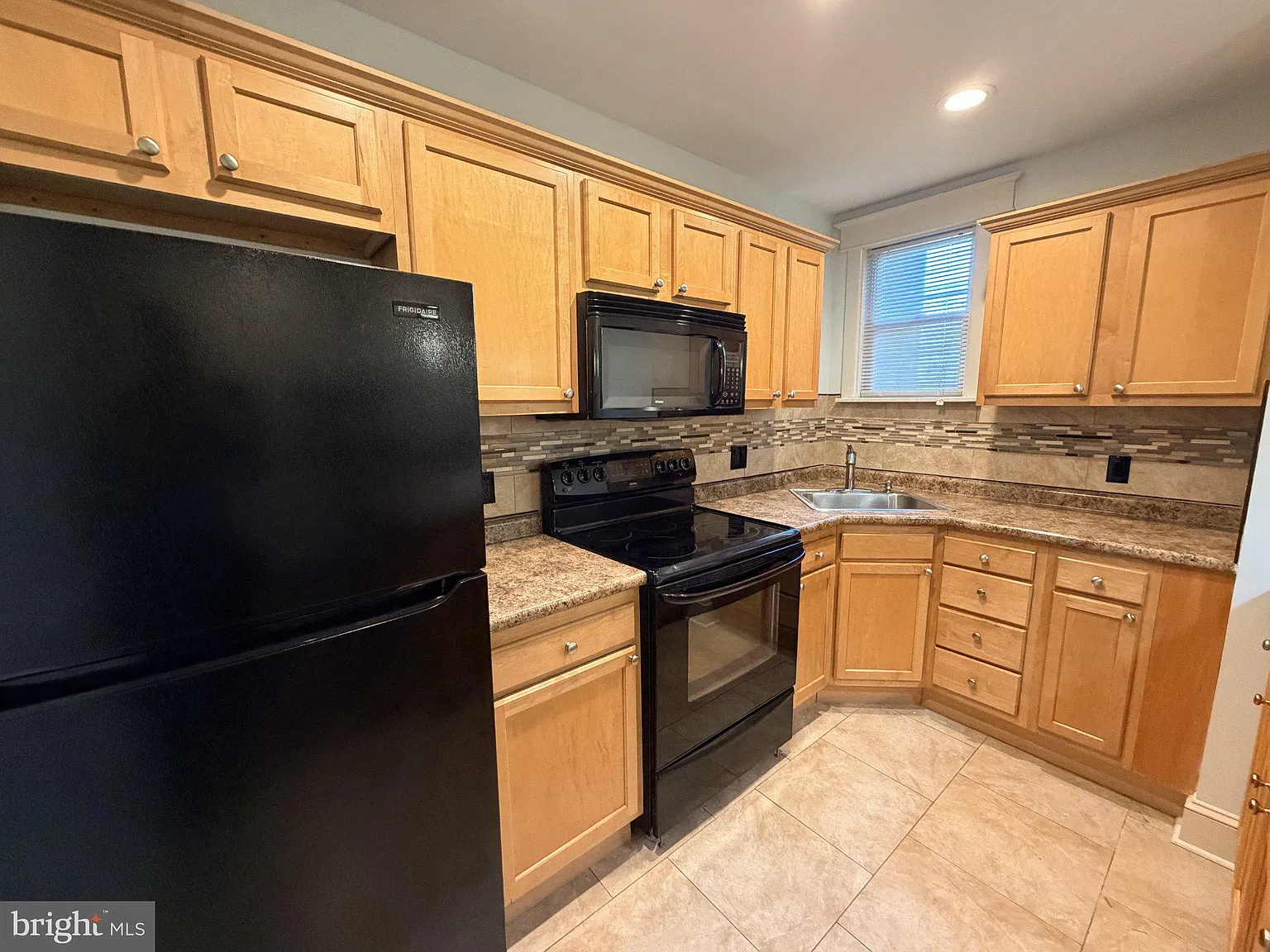 1 bed, 1.0 bath, 750 sqft, $1,150 — Photo 1