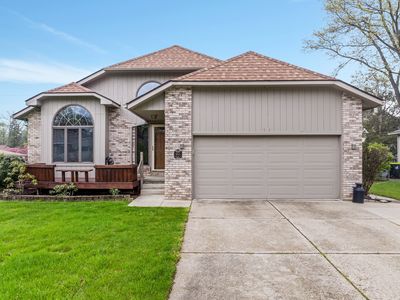 4121 Crystal St, West Bloomfield, MI, 48323