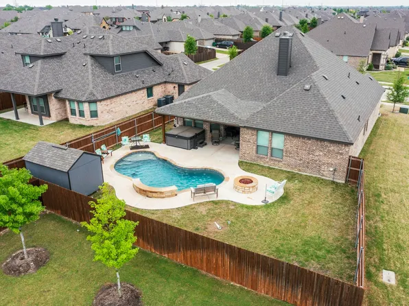 412 Abbott Ln, Waxahachie, TX 75165