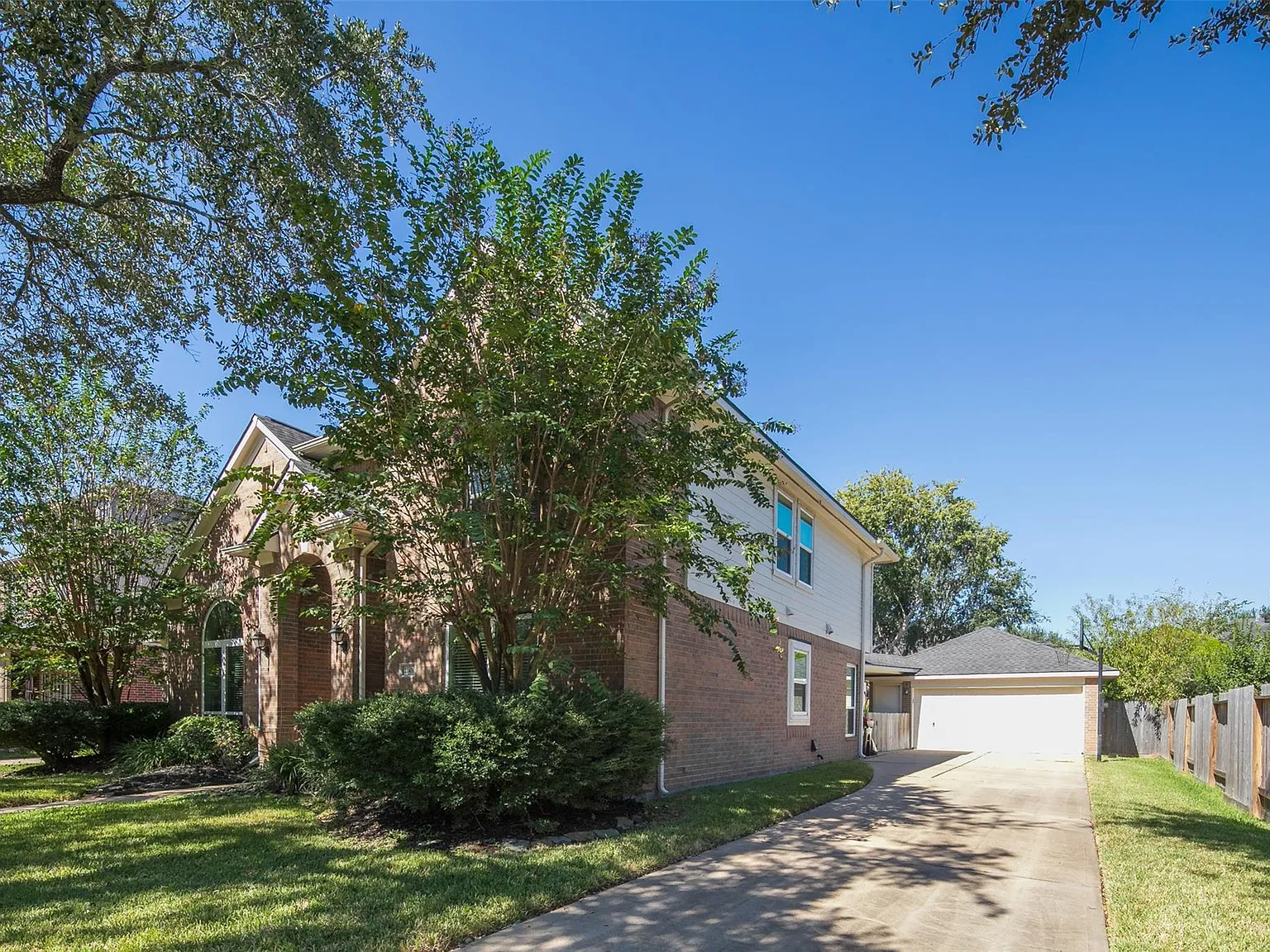 4 bed, 2.5 bath, 2631 sqft, $2,490 — Photo 2