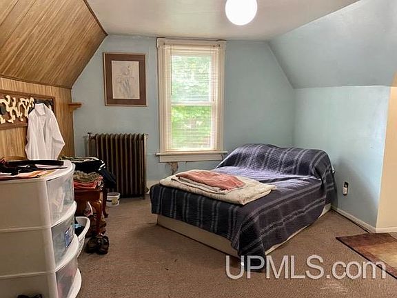3rd image of 426 W Baraga Ave