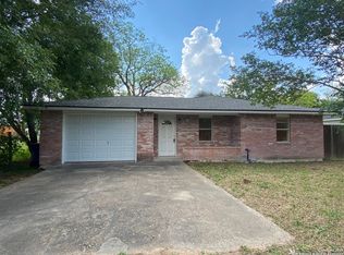 305 Osage St, Refugio, TX 78377