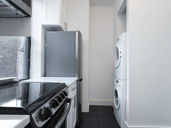 3rd image of 372 Saint Johns Pl APT 43