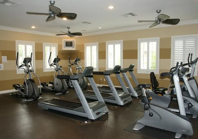 2407 Granada Bluff Ct — Photo 4