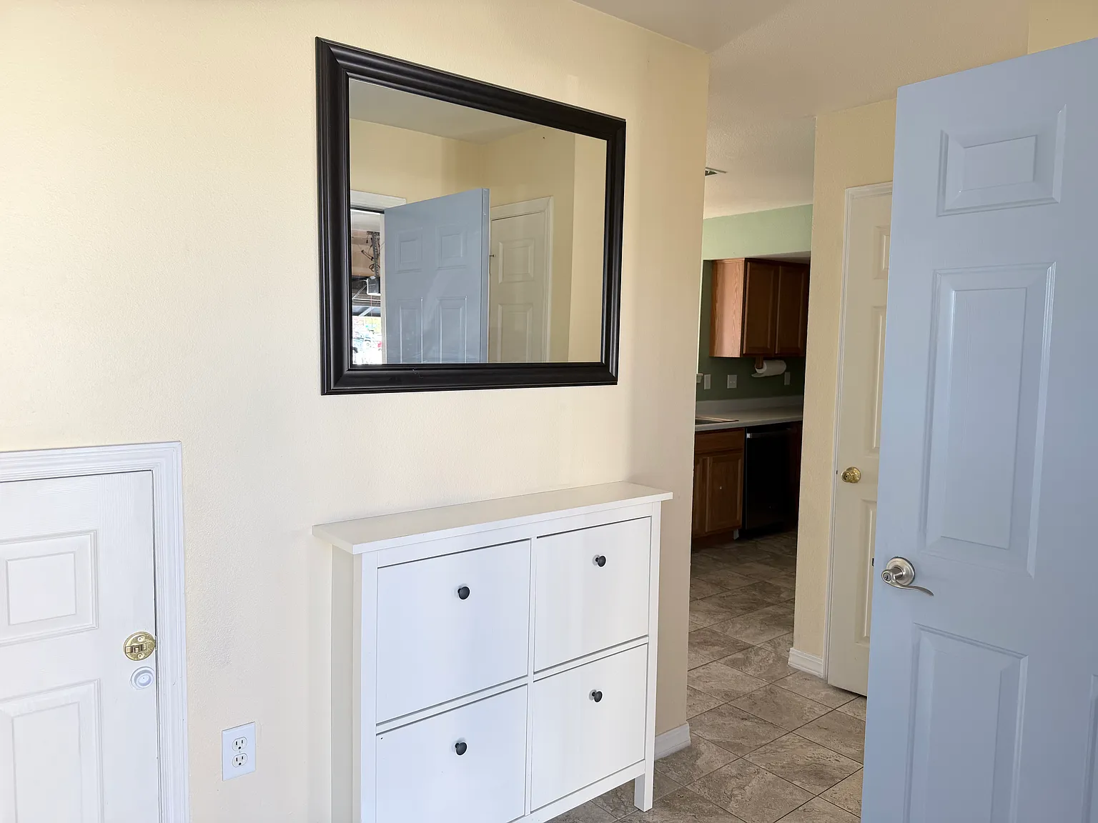 3 bed, 2.5 bath, 1482 sqft, $1,650 — Photo 2