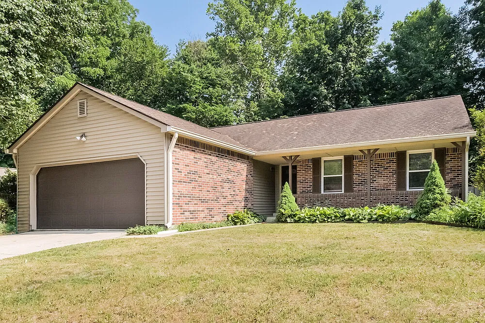 3 bed, 2.0 bath, 1360 sqft, $2,045 — Photo 3