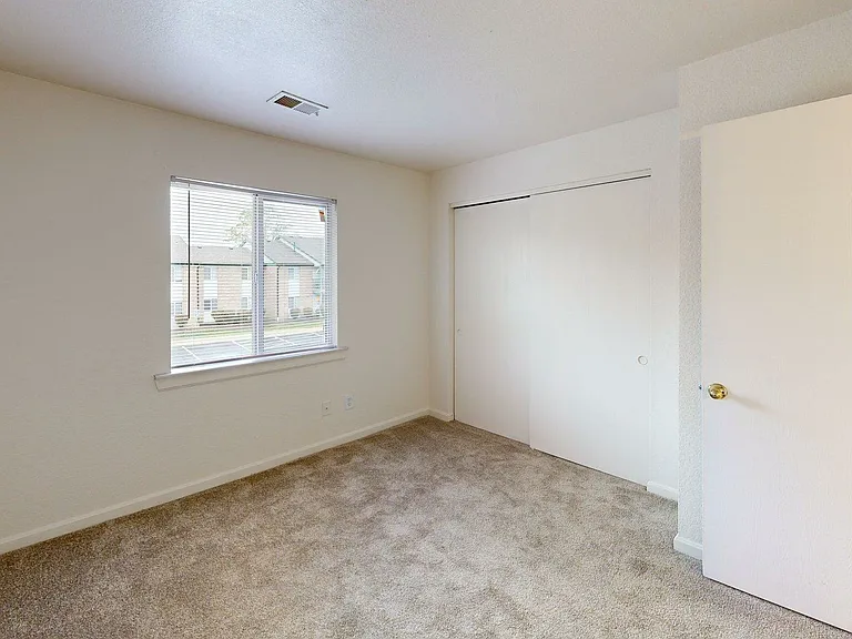 Lyons Gate Apartments — Photo 21