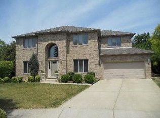 15 Americana Ct, Roselle, IL 60172