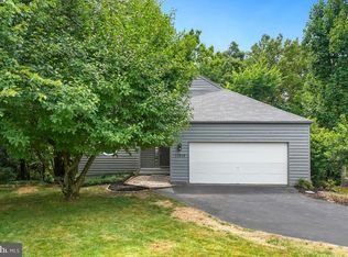 11919 Moss Point Ln, Reston, VA 20194