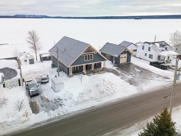 28 Church Road, Botwood, NL A0H1E0