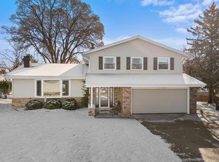 W69N528 Juniper Ln, Cedarburg, WI 53012