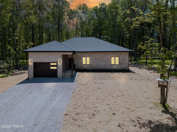 18 Osprey Cir, Lake Ariel, PA 18436