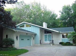 3668 E Lake Rd, Sheffield Lake, OH 44054