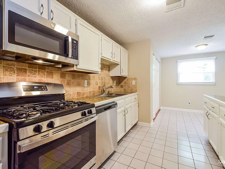 5219 Martins Crossing Rd — Photo 4