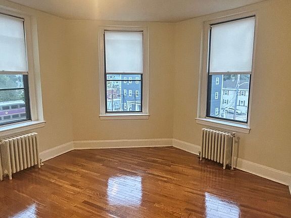 4th image of 139 W Emerson St #26