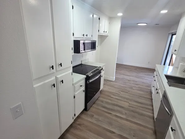 2260 S Ham Ln, Lodi, CA 95242