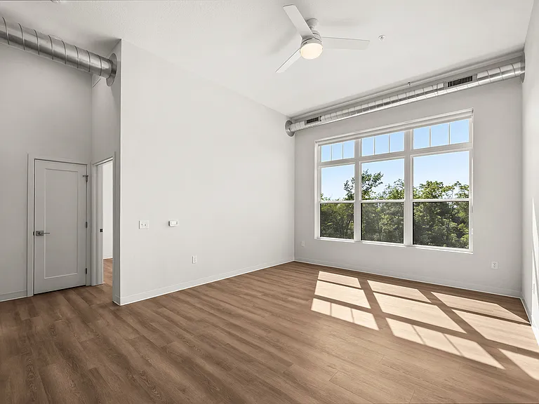 1107 44th St #206 — Photo 14