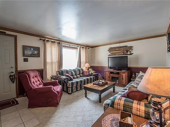4th image of 33 Nancy Dr