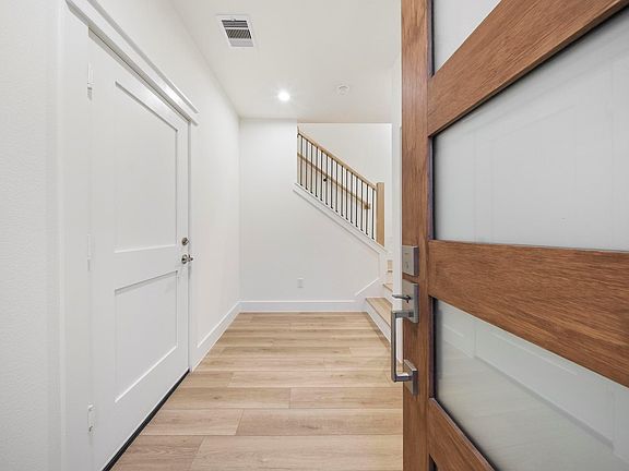 4th image of 1126 Weiss St