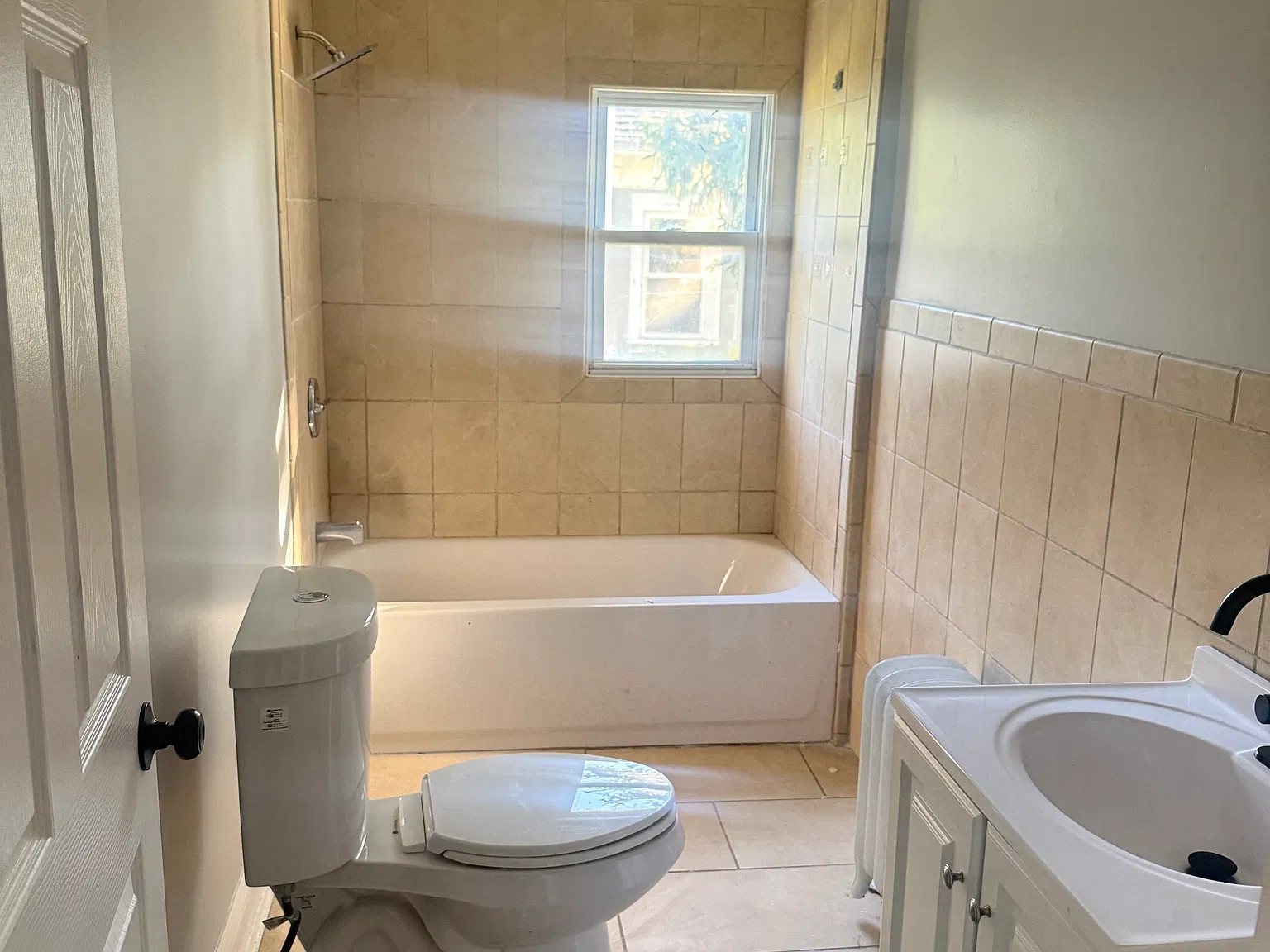 4 bed, 1.5 bath, 1498 sqft, $2,700 — Photo 3