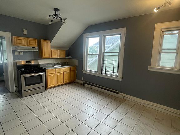 3rd image of 286 Schley St #C