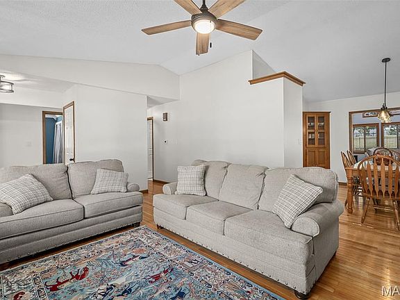 4th image of 7105 Tall Oak Dr