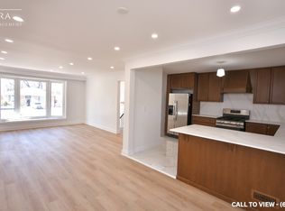 445 Willis Dr #1, Oakville, ON L6L4V6