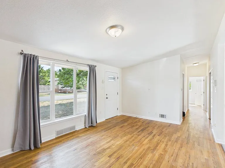 2261 W 56th Pl — Photo 7