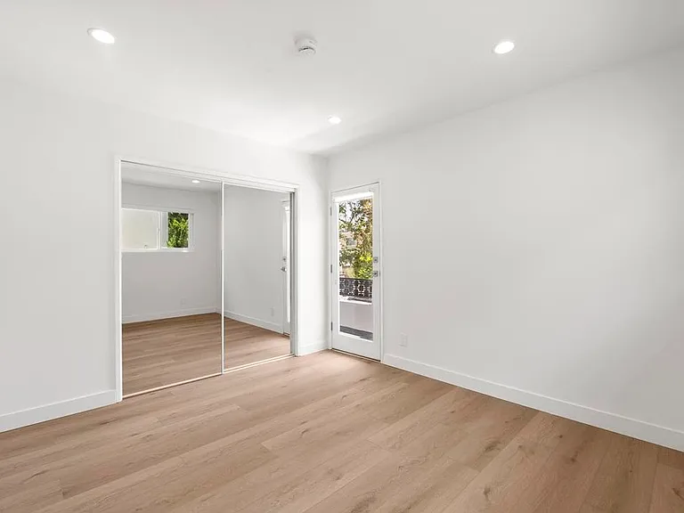 739 N Sweetzer Ave #6 — Photo 15