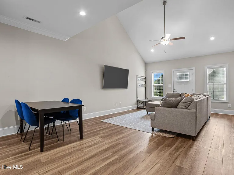 127 Lark Dr — Photo 5