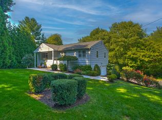 7 Grove Point Rd, Westport, CT 06880