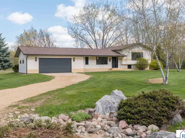 58302 Birch Bluff Ln, North Mankato, MN 56003