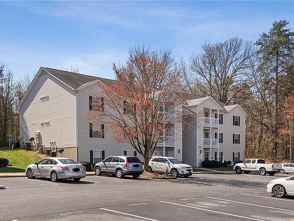 2nd image of 905-3D Hanahan Ct
