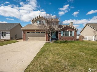 784 E Sweet Briar Ln, Monroe, MI 48161