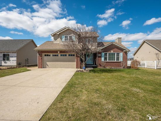 784 E Sweet Briar Ln, Monroe, MI 48161