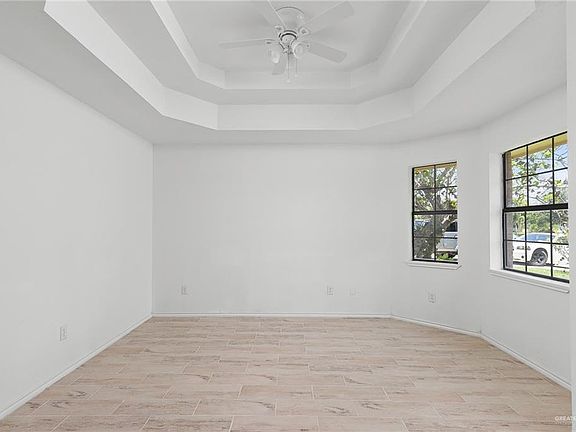 5th image of 704 Las Palmas Ave