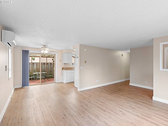 4th image of 3838 NE 45th St APT B