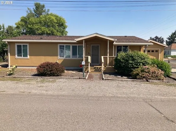 10104 E 4th St, Island City, OR 97850