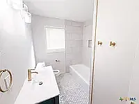 310 N 6th St — Photo 9